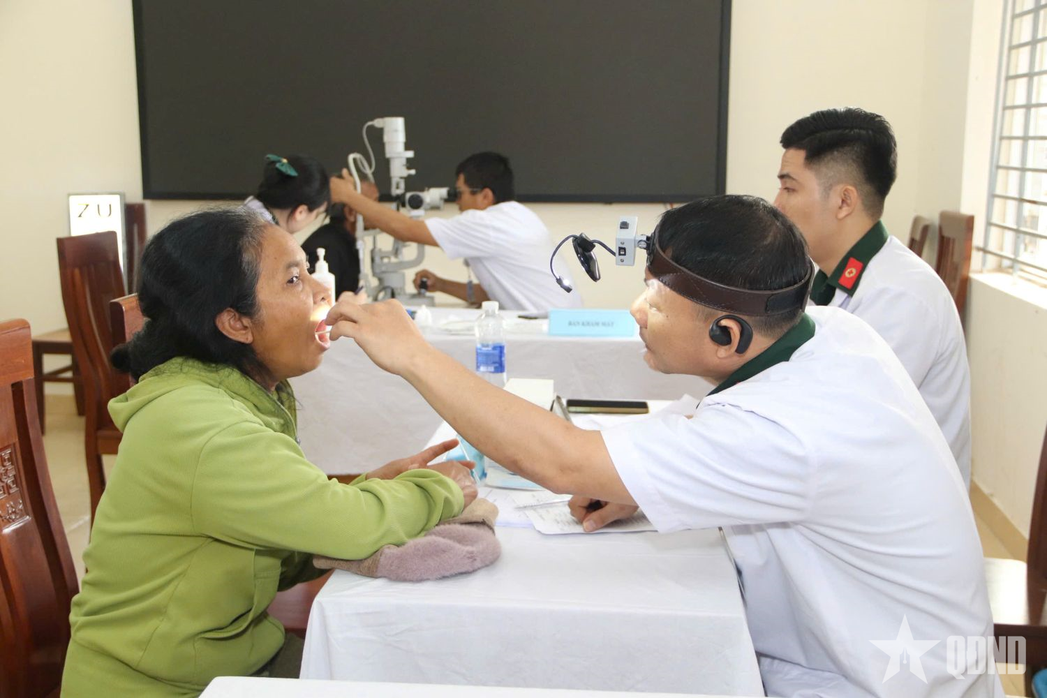 Bệnh viện Quân y 87 khám bệnh, cấp thuốc miễn phí cho người dân vùng khó khăn